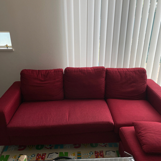 3人掛けソファ　オットマン付き　クッション2個付きの画像