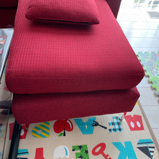 3人掛けソファ　オットマン付き　クッション2個付きの画像