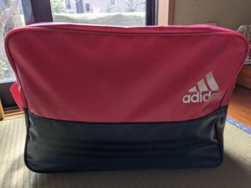 『ほぼ新品!』adidasエナメルスポーツバッグ!