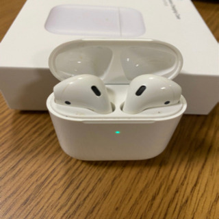 新しいApple AirPods with Wireless Charging Case 第2世代 MRXJ2J/Aの画像