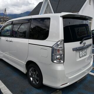 TOYOTA VOXY ヴォクシー　車検2023年4月まで