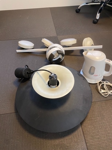 激安にしました　照明器具二つとティファールとオシャレラグ