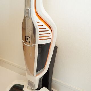 エレクトロラックス製　コードレス掃除機　消毒清掃済み！！の画像
