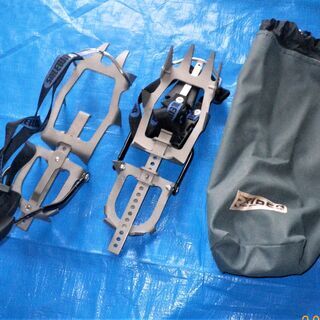 新品　アイゼン2足の画像