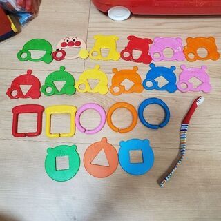 ベビラボ　アンパンマン　はじめてのひもとおし