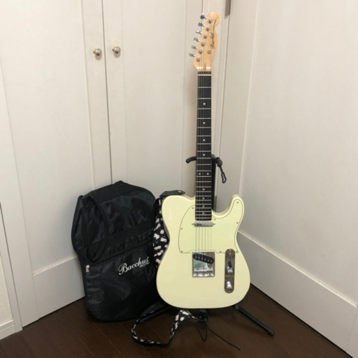 バッカス　Bacchus エレキギター　スタンド、ストラップ、ケース付き　ホワイト　ベージュ　ユニバースシリーズ　テレキャス　テレキャスタータイプ