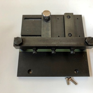 コネクター圧着器の画像