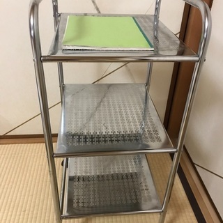 3段スチールラック　分解可能　A4サイズ　キャスター付きの画像
