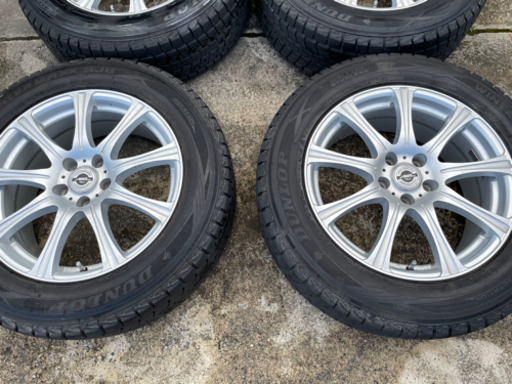 215/60R18 DUNLOP WINTERMAX SJ8 スタッドレス　4本セット