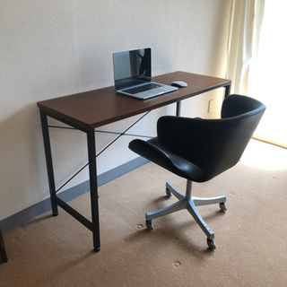 シンプルなデスク　机　事務机　の画像