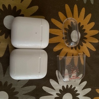 Apple Airpods 2 とairpods 1(ケースのみ) 純正の画像