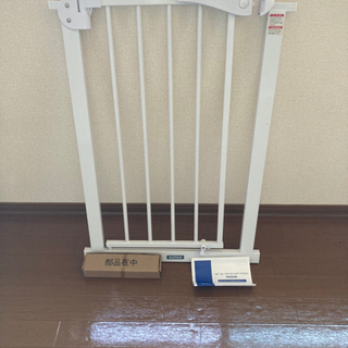 【あげます、取りに来てくれる方】カトージ ベビーゲート スリムS ホワイト 60-67cm 63922の画像