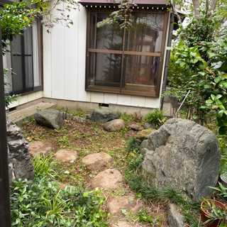 庭石(大小10個以上あり)