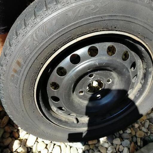 スタッドレスタイヤ　ホイル、ホイルキャップ付　165/70R14