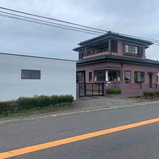 リフォーム中　戸建て　ガレージ付き住宅　家庭菜園、駐車場広い　8...