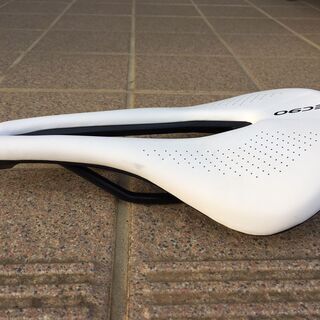 ロードバイク　クロスバイク　サドル　EC90　