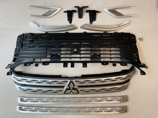 新型デリカD5 純正グリル一式　＆　ドアミラー