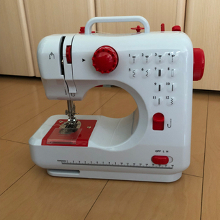 コンパクト電動ミシン　ほぼ新品　美品
