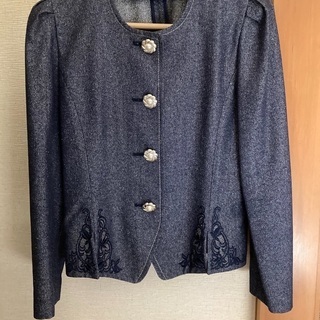 上品なラメ入り紺色シルクスーツ