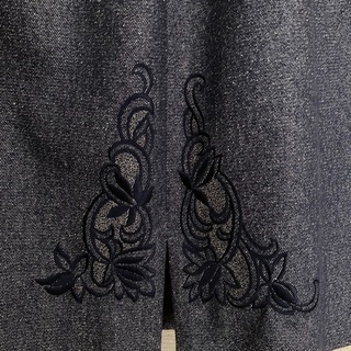 上品なラメ入り紺色シルクスーツの画像