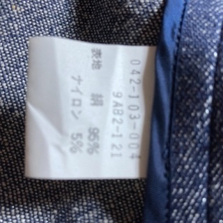 上品なラメ入り紺色シルクスーツの画像