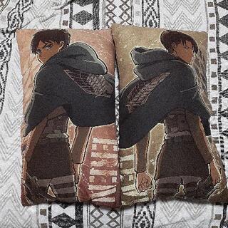 進撃の巨人　一番くじ(自由の翼)　クッション　2種類