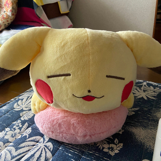 ピカチュウのぬいぐるみ