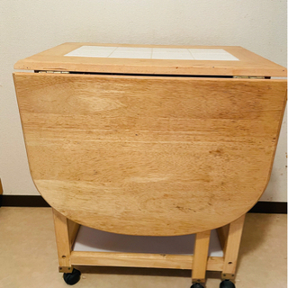 値下げします！木製棚　折り曲げ式　コロコロ付の画像