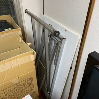テーブル、長椅子×2