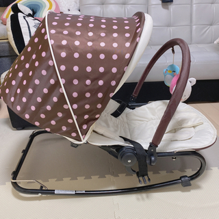 バウンサー&新品テーブルセットの画像