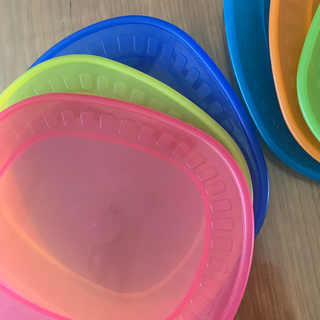 子供用プラスチック皿の画像