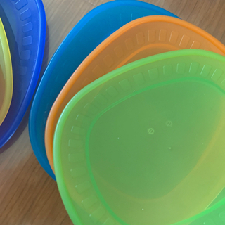子供用プラスチック皿の画像