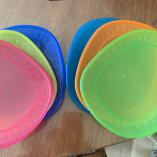 子供用プラスチック皿の画像