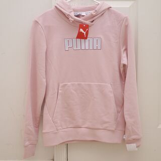 新品タグ付き　PUMA ピンクのパーカー