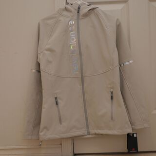 新品タグ付き　ニューバランス　灰色ジャケットの画像