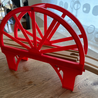 木の電車机付きの画像