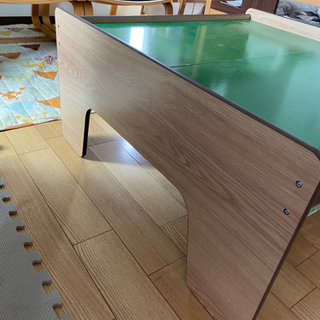 木の電車机付きの画像