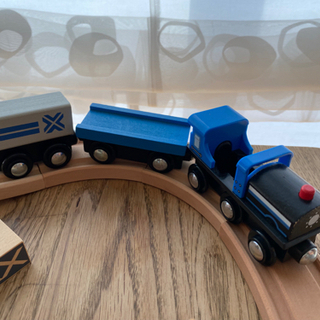 木の電車机付きの画像