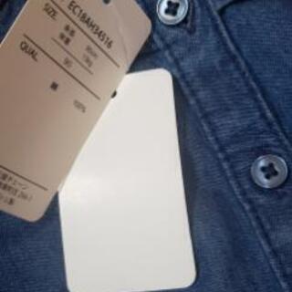 新品タグ付きデニム服の画像