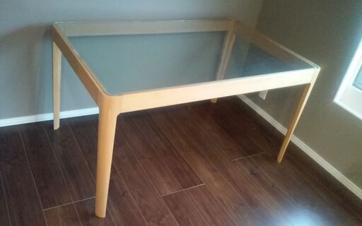 無印良品の強化ガラスダイニングテーブル135×85×72