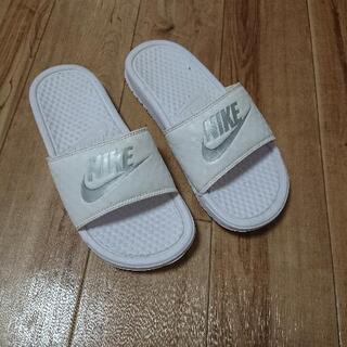 NIKE ベナッシ 23cm