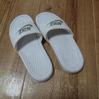 NIKE ベナッシ 23cmの画像