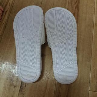 NIKE ベナッシ 23cmの画像