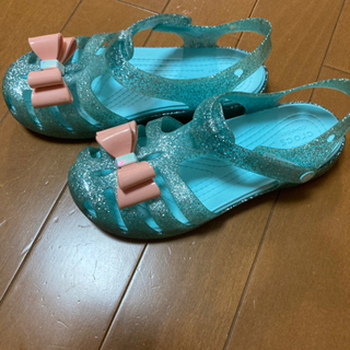 クロックス　サンダル　女の子の画像