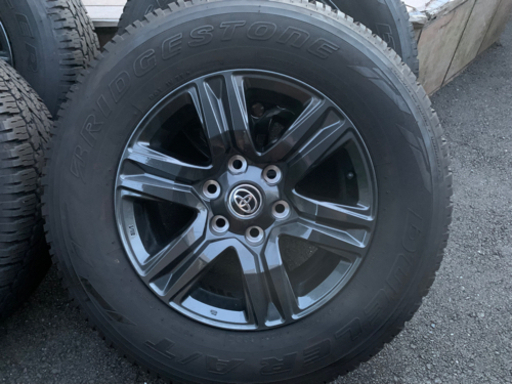 ハイラックス　後期　純正タイヤ