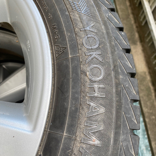【お渡し決定】スタッドレスタイヤ215/60R17.96Qの画像