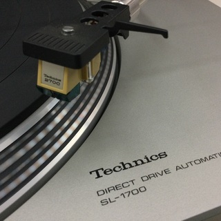 【店頭お渡しのみ】　名機　Technics（テクニクス）SL -1700  ターンテーブル　レコードプレーヤー　動作、音出し確認済み　¥10,780(税込）　の画像