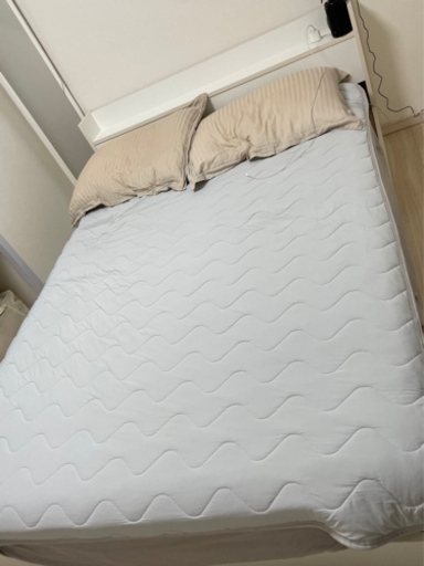 美品！値引きしました！ダブルベット、マットレス、枕2個セット！
