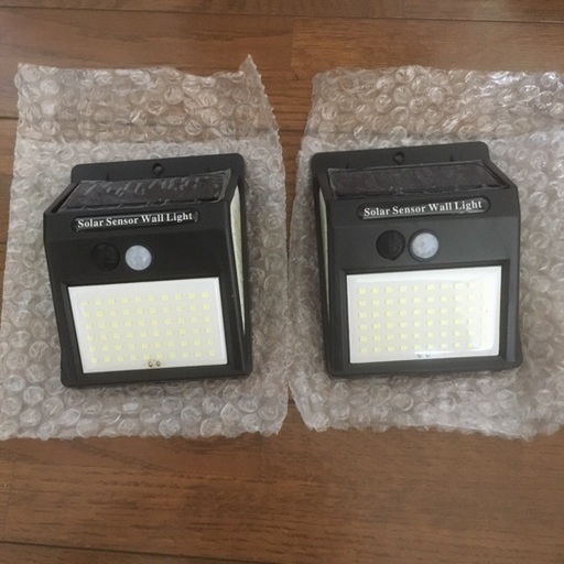 未使用品 ソーラーセンサーライト　２個入/箱　140LED