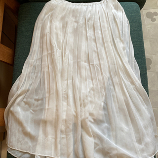 さらに値下げします　ユニクロ　ホワイトロング丈スカート